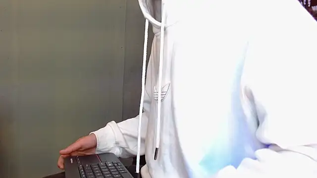 Snapshot of alexgiraldo__ chatting on 4, 5, 2026 alexgiraldo online show from 4, 5, 2026