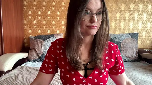 mia shine bright wow online show from 24, 11, 2025