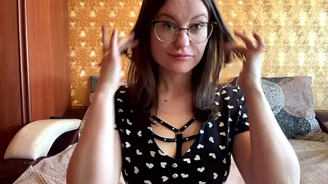 mia shine bright wow online show from 1, 12, 2025