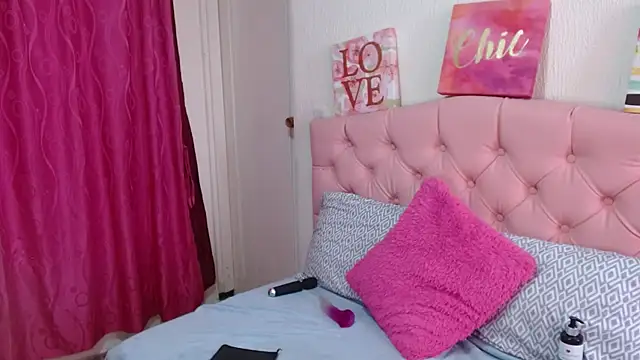 Snapshot of Emma-Flowers chatting on 8, 10, 2025 Emma-Flowers online show from 8, 10, 2025