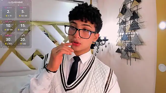 Snapshot of Valentin0_3 chatting on 23, 10, 2025 Valentin0 3 online show from 23, 10, 2025