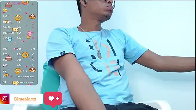 Snapshot of mike_black_22 chatting on 23, 10, 2025 mike black 22 online show from 23, 10, 2025