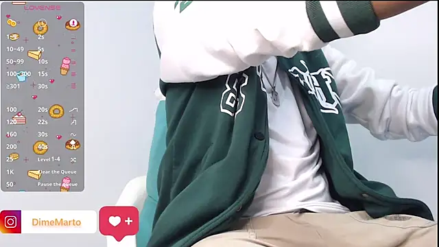 Snapshot of mike_black_22 chatting on 26, 10, 2025 mike black 22 online show from 26, 10, 2025