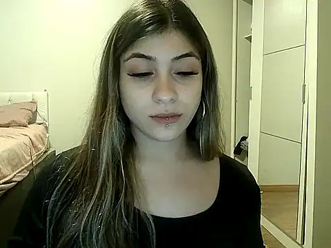 Snapshot of Becca_B chatting on 23, 4, 2026 Becca B online show from 23, 4, 2026