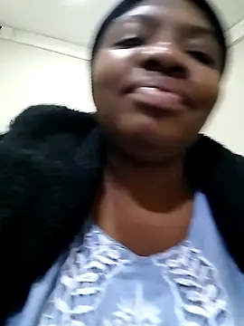 Snapshot of VoluptuousXX5 chatting on 11, 11, 2025 VoluptuousXX5 online show from 11, 11, 2025