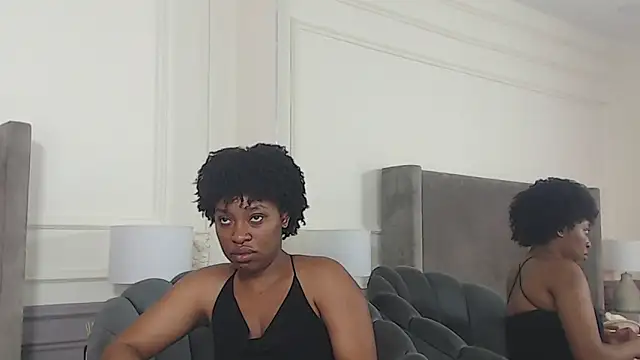 Snapshot of NatashaSilver chatting on 6, 11, 2025 NatashaSilver online show from 6, 11, 2025