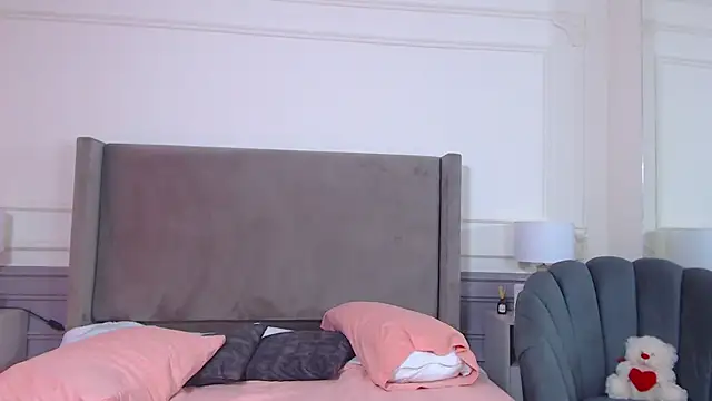 Snapshot of NatashaSilver chatting on 18, 11, 2025 NatashaSilver online show from 18, 11, 2025