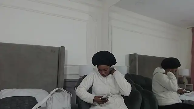 Snapshot of NatashaSilver chatting on 20, 11, 2025 NatashaSilver online show from 20, 11, 2025