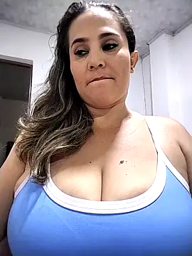 Snapshot of dayana2021 chatting on 25, 11, 2025 dayana2021 online show from 25, 11, 2025