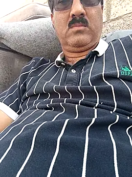 Snapshot of moonflower25 chatting on 11, 10, 2025 moonflower25 online show from 11, 10, 2025