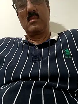 Snapshot of moonflower25 chatting on 12, 11, 2025 moonflower25 online show from 12, 11, 2025