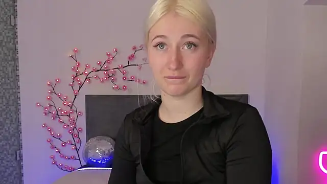 HollyTailors online show from 11, 4, 2026