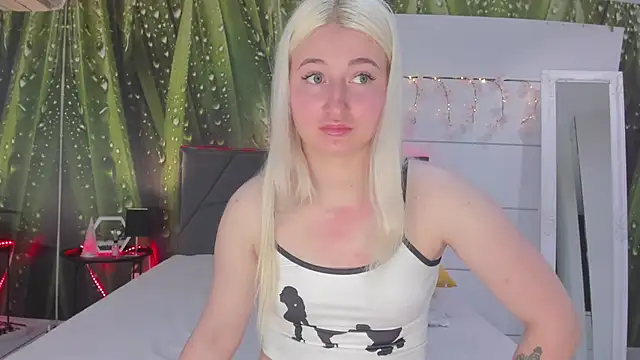 HollyTailors online show from 19, 4, 2026