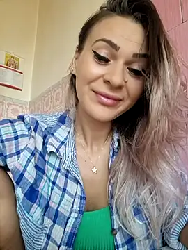 iSelena online show from 18, 9, 2025