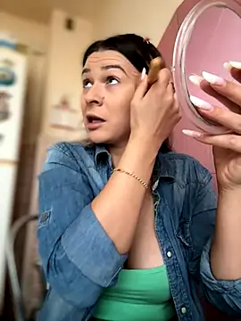 iSelena online show from 15, 10, 2025