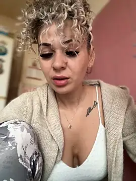 iSelena online show from 22, 10, 2025