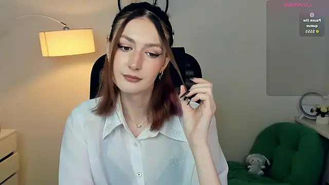 Snapshot of EasterBlink chatting on 15, 11, 2025 EasterBlink online show from 15, 11, 2025