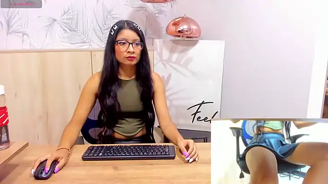 Snapshot of MelanyWayne_ chatting on 13, 11, 2025 MelanyWayne online show from 13, 11, 2025