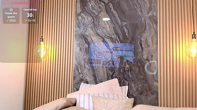 Snapshot of Alana-Jones chatting on 31, 10, 2025 Alana-Jones online show from 31, 10, 2025