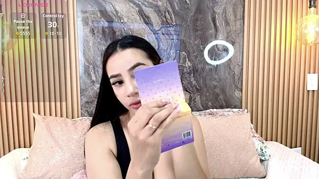 Snapshot of Alana-Jones chatting on 26, 11, 2025 Alana-Jones online show from 26, 11, 2025