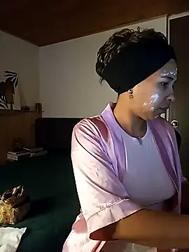 Snapshot of IVONNE_COLLINS33 chatting on 4, 12, 2025 IVONNE COLLINS33 online show from 4, 12, 2025