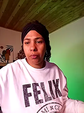 Snapshot of IVONNE_COLLINS33 chatting on 4, 2, 2026 IVONNE COLLINS33 online show from 4, 2, 2026