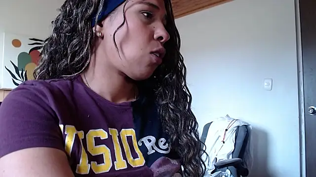 IVONNE COLLINS33 online show from 9, 3, 2026