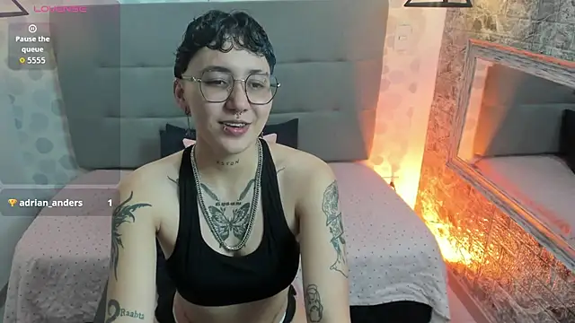 emahills  axelrose online show from 14, 10, 2025