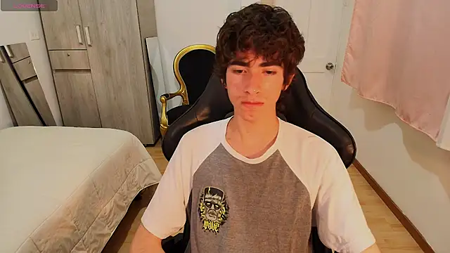 Snapshot of Nude_Boy18 chatting on 15, 9, 2025 Nude Boy18 online show from 15, 9, 2025