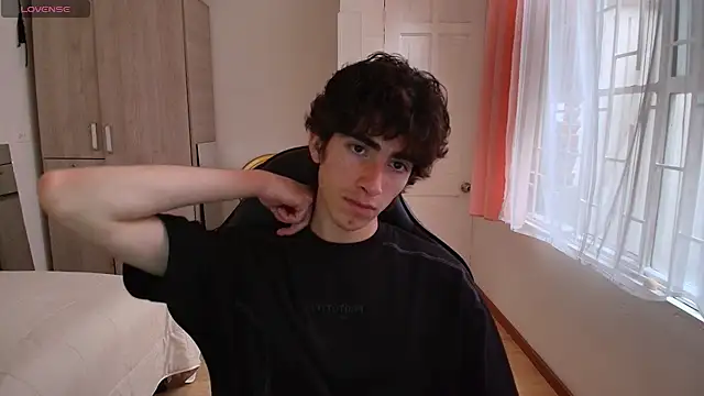 Snapshot of Nude_Boy18 chatting on 19, 9, 2025 Nude Boy18 online show from 19, 9, 2025