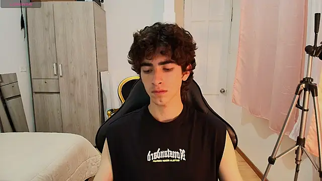 Snapshot of Nude_Boy18 chatting on 21, 9, 2025 Nude Boy18 online show from 21, 9, 2025