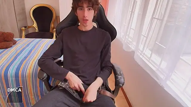 Snapshot of Nude_Boy18 chatting on 4, 10, 2025 Nude Boy18 online show from 4, 10, 2025