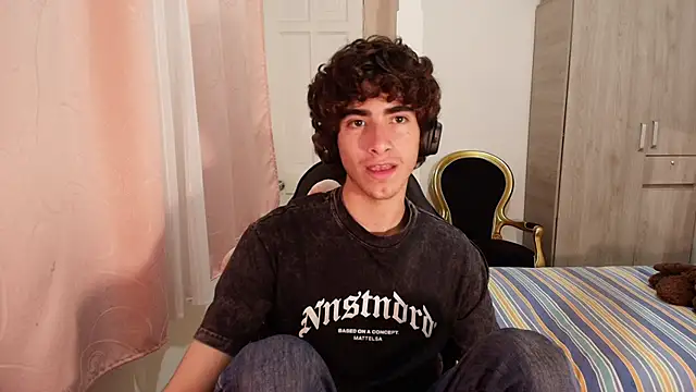 Snapshot of Nude_Boy18 chatting on 7, 10, 2025 Nude Boy18 online show from 7, 10, 2025