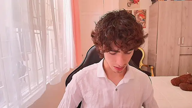 Snapshot of Nude_Boy18 chatting on 15, 10, 2025 Nude Boy18 online show from 15, 10, 2025