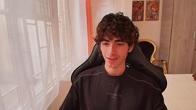 Snapshot of Nude_Boy18 chatting on 16, 10, 2025 Nude Boy18 online show from 16, 10, 2025