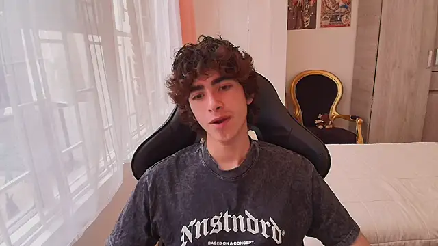 Snapshot of Nude_Boy18 chatting on 23, 10, 2025 Nude Boy18 online show from 23, 10, 2025