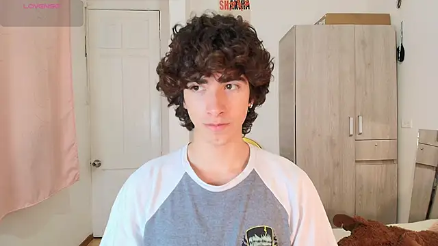 Snapshot of Nude_Boy18 chatting on 20, 11, 2025 Nude Boy18 online show from 20, 11, 2025