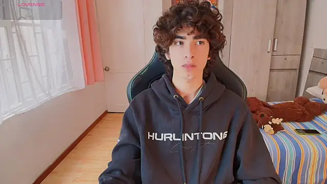 Snapshot of Nude_Boy18 chatting on 28, 11, 2025 Nude Boy18 online show from 28, 11, 2025