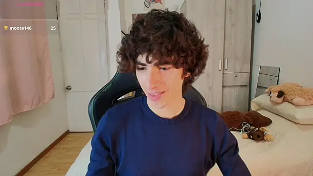 Snapshot of Nude_Boy18 chatting on 1, 12, 2025 Nude Boy18 online show from 1, 12, 2025