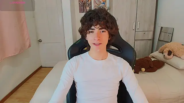 Snapshot of Nude_Boy18 chatting on 16, 12, 2025 Nude Boy18 online show from 16, 12, 2025