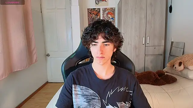 Snapshot of Nude_Boy18 chatting on 18, 12, 2025 Nude Boy18 online show from 18, 12, 2025