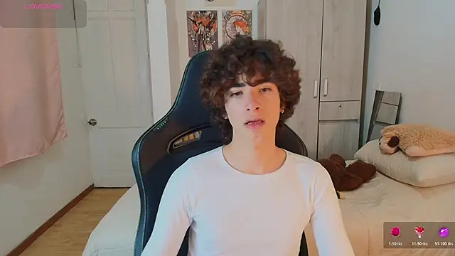 Snapshot of Nude_Boy18 chatting on 20, 12, 2025 Nude Boy18 online show from 20, 12, 2025