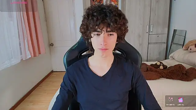 Snapshot of Nude_Boy18 chatting on 21, 12, 2025 Nude Boy18 online show from 21, 12, 2025