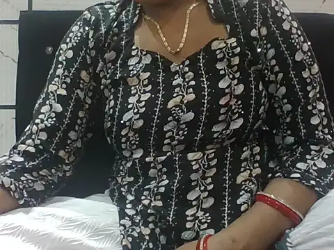 Snapshot of VNDANA_ chatting on 28, 9, 2025 VNDANA online show from 28, 9, 2025