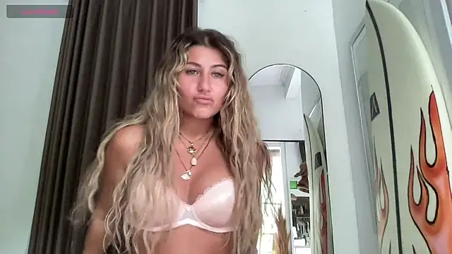 Snapshot of GoddessDove chatting on 6, 2, 2026 GoddessDove online show from 6, 2, 2026