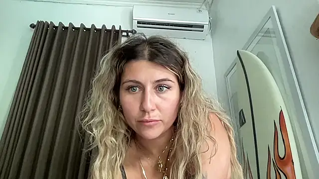 Snapshot of GoddessDove chatting on 19, 2, 2026 GoddessDove online show from 19, 2, 2026