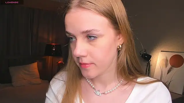 Snapshot of OdellaFrake chatting on 12, 9, 2025 OdellaFrake online show from 12, 9, 2025