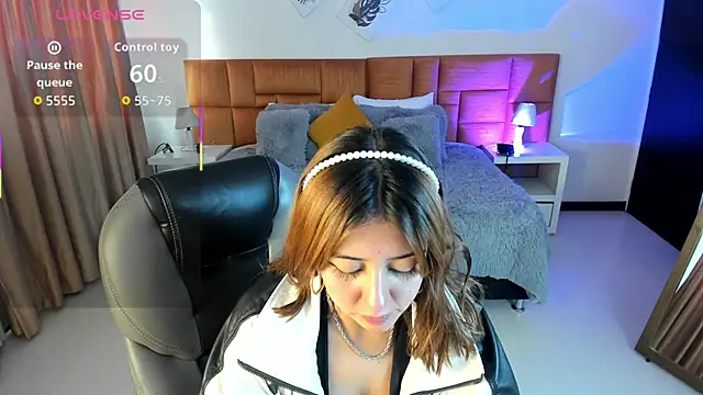 Snapshot of Catti_Brie chatting on 22, 10, 2025 Catti Brie online show from 22, 10, 2025