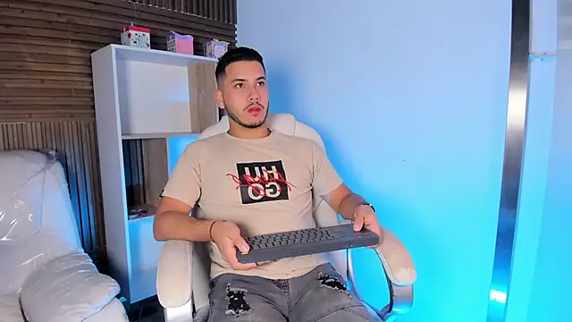 Axel grey  online show from 19, 9, 2025