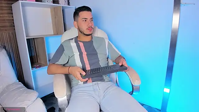 Axel grey  online show from 25, 9, 2025